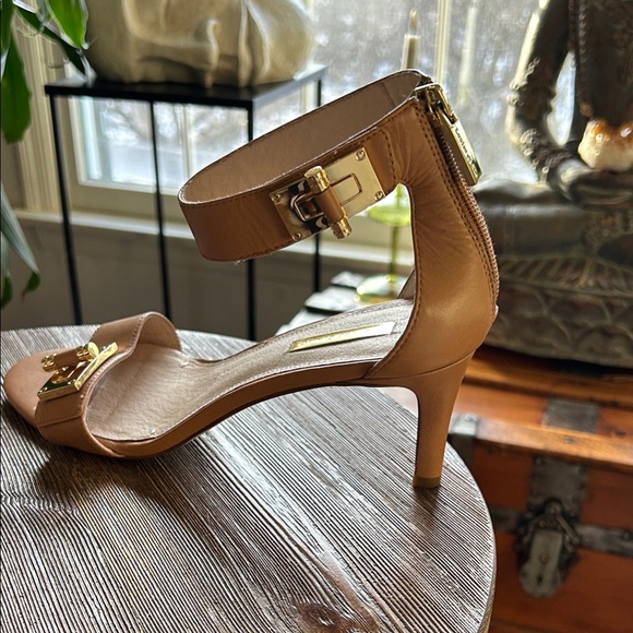 Louise et Cie Tan Heeled Sandals - Picture 3 of 10